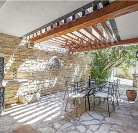 4-5 bedroom villa with Split City and Sea Views sleeps 8-10